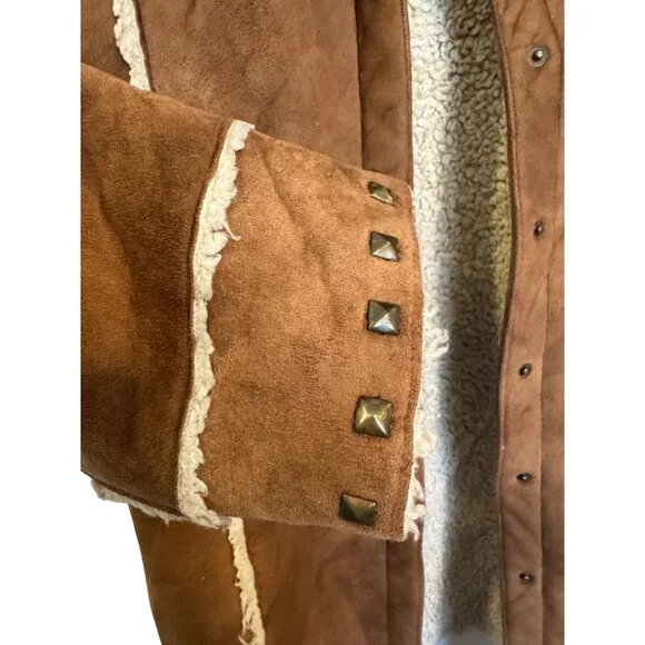 Vintage County Clothing Company Studded Faux Shearling Coat Women’s M Brown Crea - Picture 7 of 8